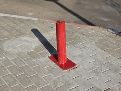 מחסום חניה נשלף מברזל
